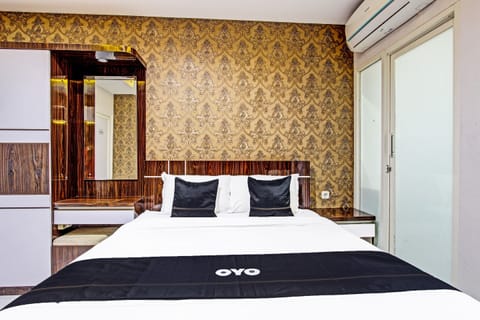 Deluxe Double Room | Laptop workspace, WiFi (free), bed sheets