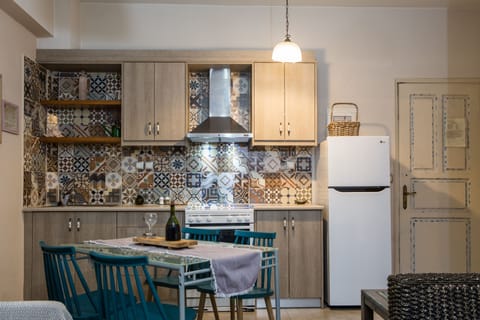 Classic Apartment | Private kitchen | Fridge, coffee/tea maker, electric kettle, freezer