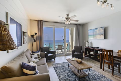 20-Majestic-Sun-807B-Living