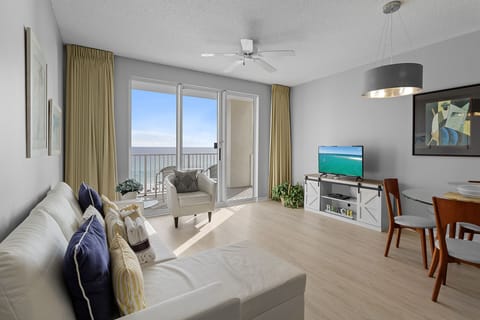 23-Majestic-Sun-509A-Living