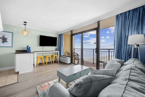 Kick back in a cozy, coastal living room made for relaxation.