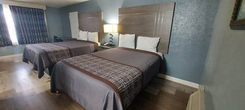 Double Room | WiFi (free), bed sheets