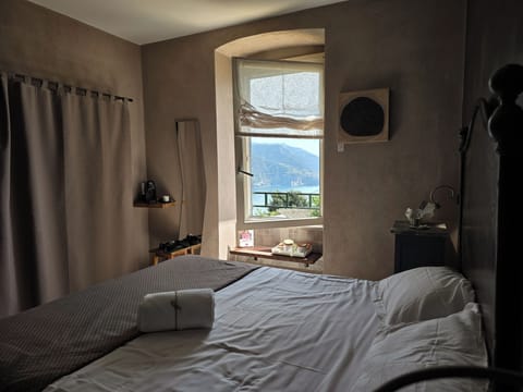 Ruspara | Premium bedding, down comforters, memory foam beds, minibar