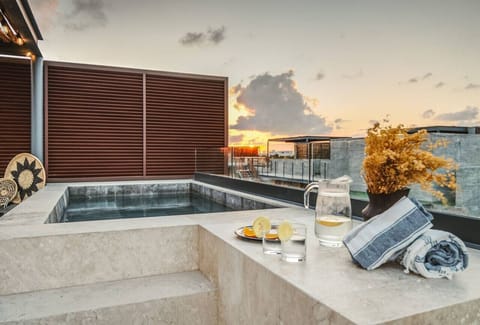 Private Pool with Jacuzzi Option