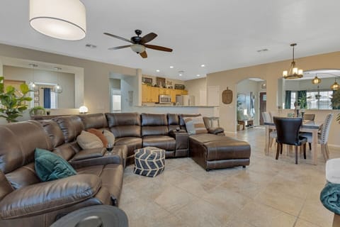 Spacious and relaxing living Room 1