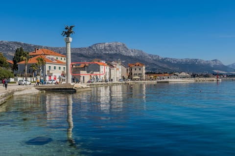 City promenade and location