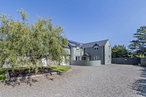 Main entrance view – Willow Lodge Pembrokeshire