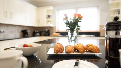 Coorie Lodge Kitchen and Island