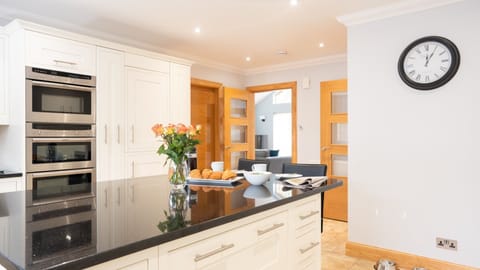 Coorie Lodge Kitchen and Island