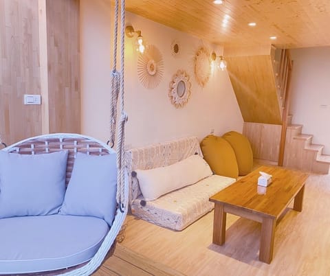 Gallery Cabin, 1 Bedroom, Ocean View | Frette Italian sheets, premium bedding, down comforters
