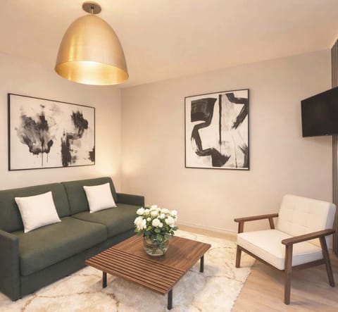 Spacious living room TV and Wi-Fi
