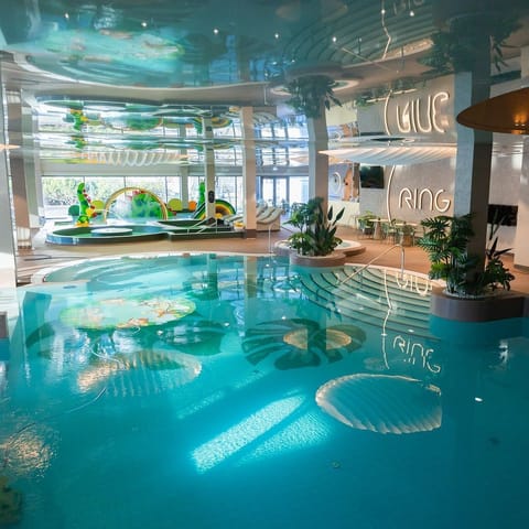 Couples treatment rooms, sauna, hot tub, steam room, hot stone massages