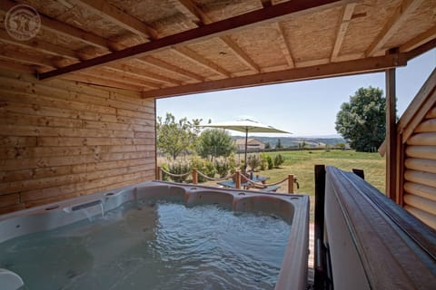 Family Cabin, 1 Queen Bed with Sofa bed, Hot Tub (Alaska) | Private spa tub