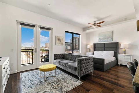 Bright and airy retreat with stunning views and stylish decor awaits your Dallas adventure!