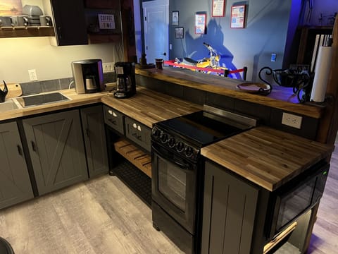 Kitchen has Range, Oven, Dishwasher, Fridge, Ice Maker, Blender, & Coffee Maker.