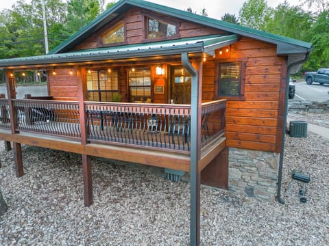 Welcome to Cast Away Cabin at table rock lake