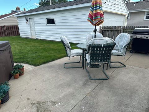 Backyard patio - fenced in