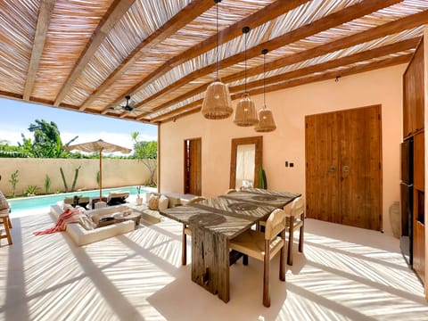 Villa, 2 Bedrooms | Dining room