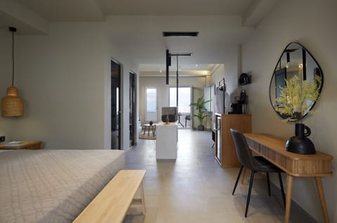 Superior Suite | 1 bedroom, in-room safe, desk, soundproofing