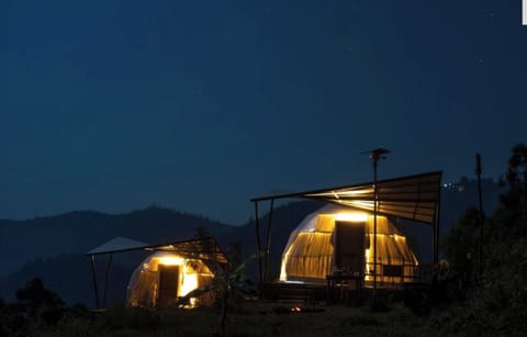 Elite Tent | Premium bedding, desk, WiFi (free), individually decorated