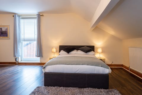 House | 5 bedrooms, free WiFi, bed sheets