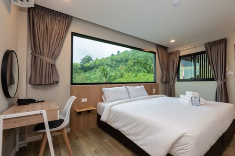 Superior Double Room | In-room safe, desk, free WiFi, bed sheets