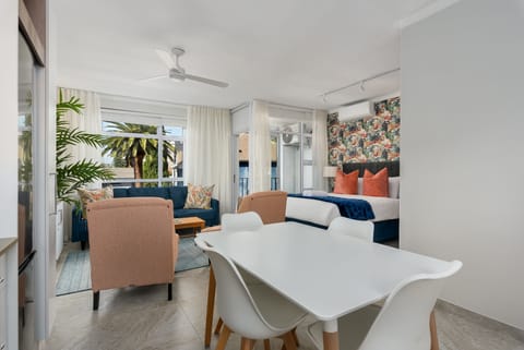 City Studio | In-room dining