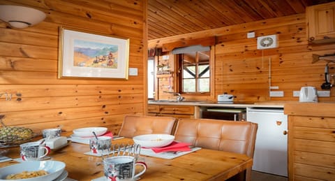 Twa Hoots Lodge dining room looking to kitchen