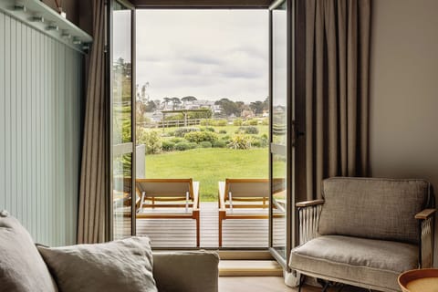 Garden level Junior Suite with terrace - Sea side | View from room