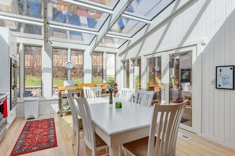 Table seating in kitchen.