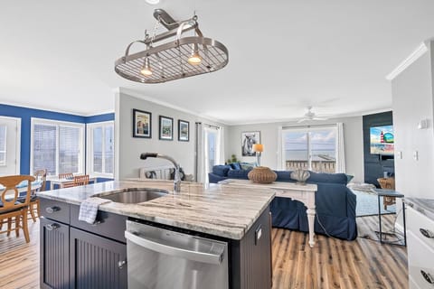 Open Layout is perfect for entertaining and spending time together.