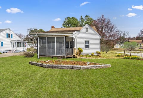 Starbright Cottage on Chincoteague Island is Pet-Friendly!