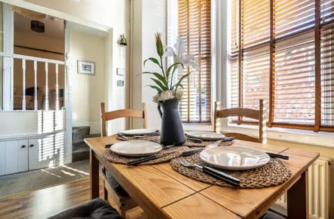 House | Private kitchen | Fridge, microwave, oven, stovetop