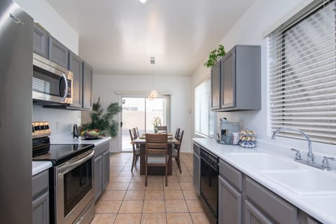 Kitchen & Dining Area