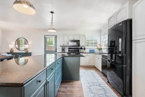 The Hideaway on Lake Dunlap - Kitchen