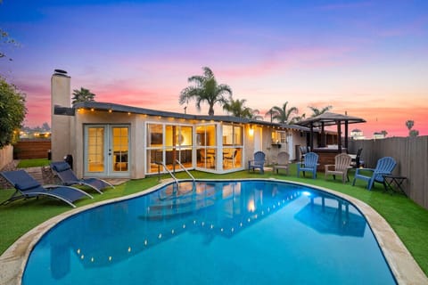Private backyard oasis with pool, hot tub, tiki bar, and outdoor dining — your group’s favorite hangout spot in sunny San Diego.