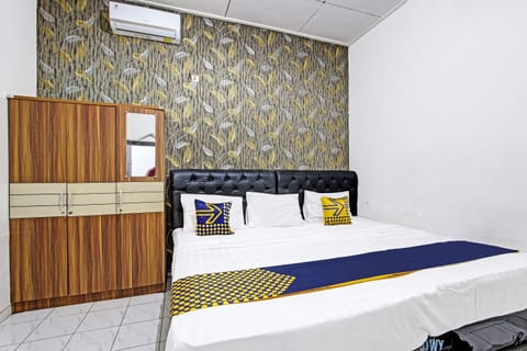 Economy Triple Room | Desk, free WiFi, bed sheets