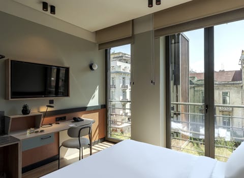 Connected 2-Bedroom 2-Bathroom Apartment | City view