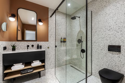 Superior Double or Twin Room, Balcony | Bathroom | Shower, hair dryer, towels, soap