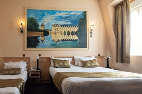 Family Room, Multiple Beds, Non Smoking | Premium bedding, minibar, in-room safe, desk