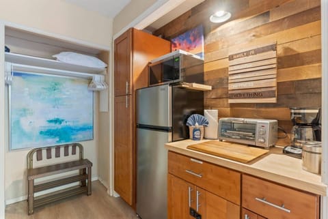 Kitchenette in room 2