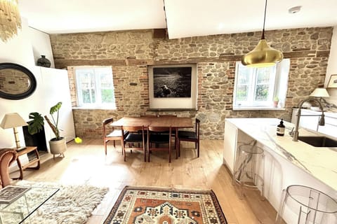 Cottage | Dining