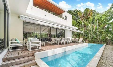 Lap pool side