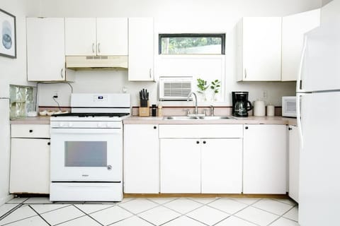 Fully Equipped Kitchen – Everything You Need for Home-Cooked Meals!