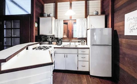 Charming rustic kitchen – cook and dine in a cozy, welcoming space.