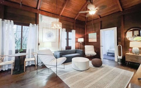 Cozy and inviting living space – perfect for relaxation and quality time.