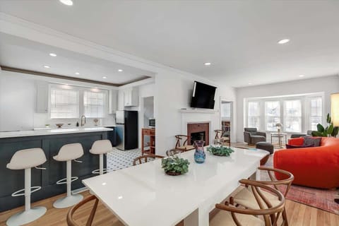 Open-concept kitchen and dining area.