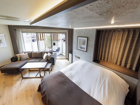 ・[Suite double room with balcony] Equipped with a balcony where you can enjoy the outside air and experience the city of Hiroshima