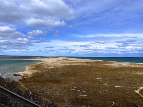 Nauset Beach (ocean) walking distance