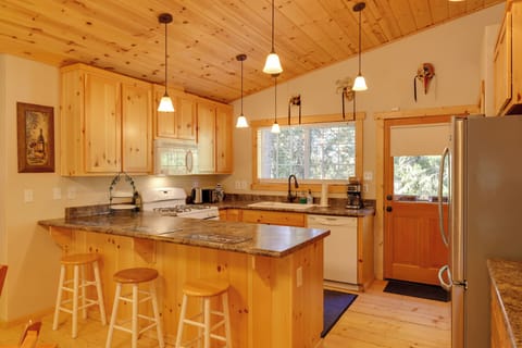 House (3 Bedrooms) | Interior